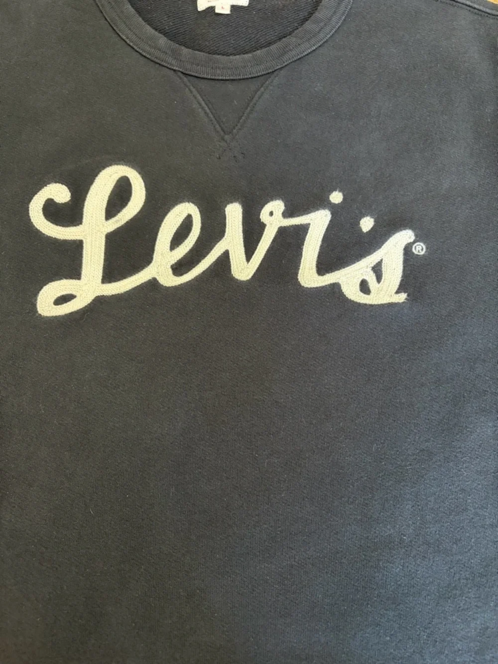 Levi's Men's Black Crewneck with White Script Logo
